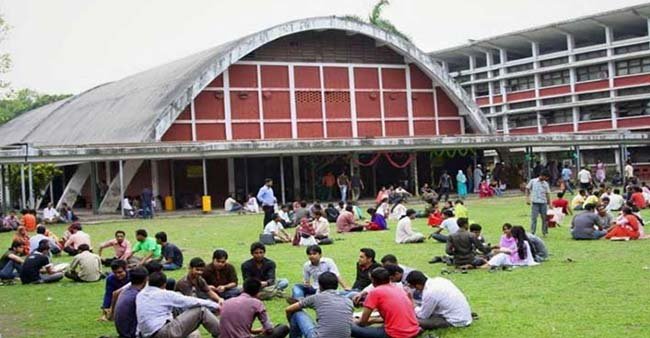 সিলেটে বিশ্ববিদ্যালয়ের শিক্ষার্থীদের অনিয়মিত খাদ্যাভ্যাস এবং জীবনধারায় তাদেরকে ভয়ানক স্বাস্থ্য ঝুঁকির দিকে ঠেলে দিচ্ছে