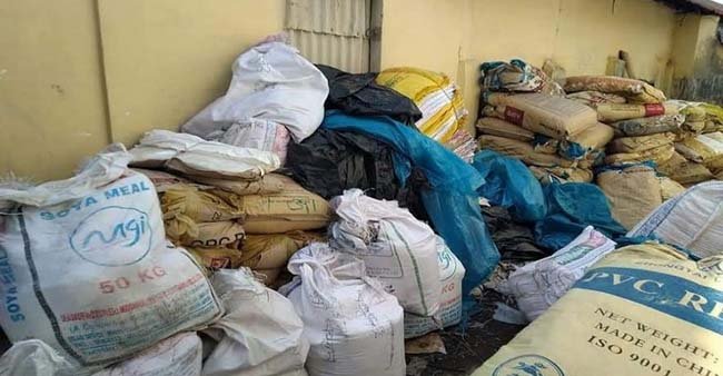 শ্রীমঙ্গলে গোয়েন্দা পুলিশের (ডিবি) অভিযানে প্রায় ৭ টন নিষিদ্ধ পলিথিন জব্দ