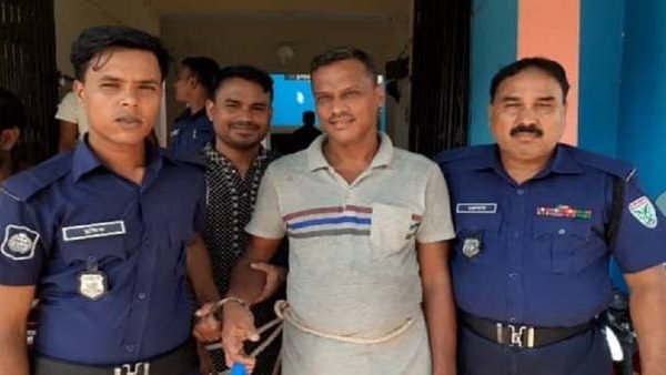 জগন্নাথপুরে গ্রামীণফোনের রিচার্জ কার্ড-অর্থসহ ডাকাত গ্রেপ্তার