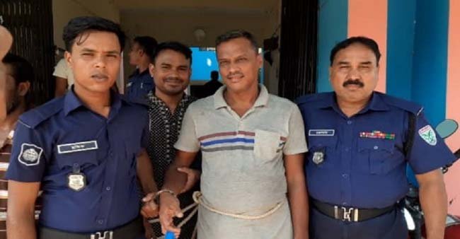 জগন্নাথপুরে গ্রামীণফোনের রিচার্জ কার্ড-অর্থসহ ডাকাত গ্রেপ্তার