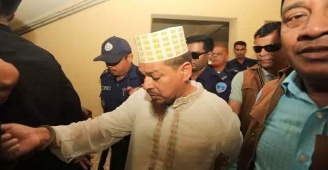 রায়ের আগে হাসতে হাসতে এজলাসে যান অধ্যক্ষ সিরাজ!