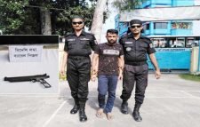 হোটেলের আড়ালে অস্ত্রের ভয় দেখিয়ে মাদক বেচত জামিল