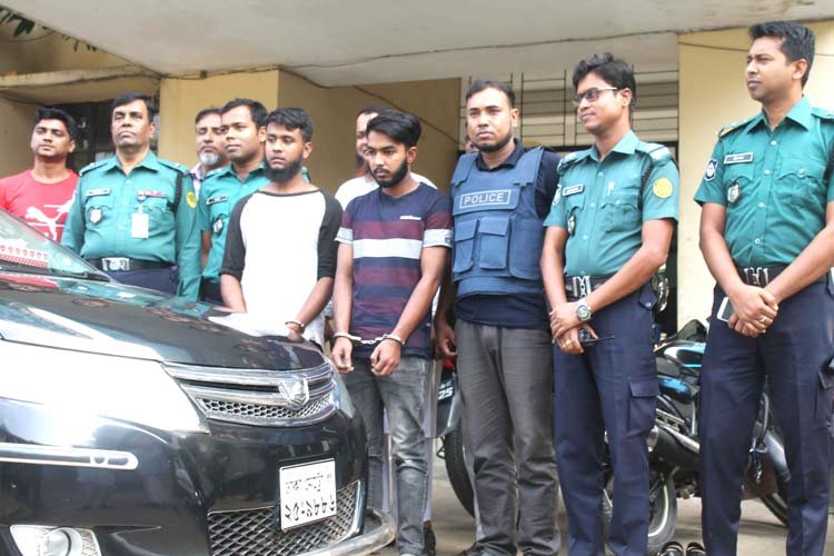 সিলেটে গাড়ি ছিনতাই ও মালিককে গলায় চুরিকাঘাত করে পলায়ন অতঃপর দক্ষিণ সুরমা থানা বিশেষটিম ঢাকার থেকে আটক ছিনতাইকারী