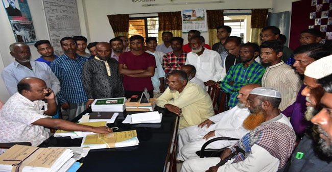 ছাতকে এসএমসি কমিটি গঠনের দাবীতে শিক্ষা কর্মকর্তার কার্যালয় ঘেরাও