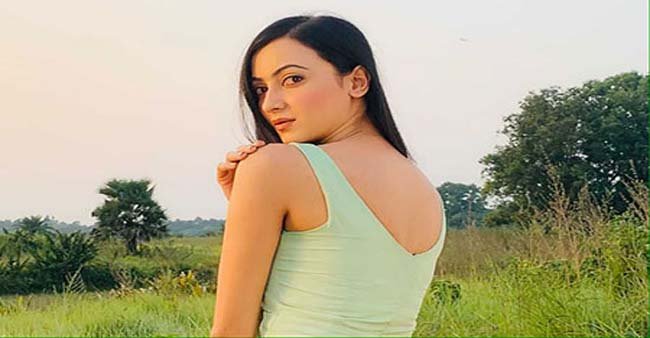 ভিন্ন লুকে জাহারা মিতু