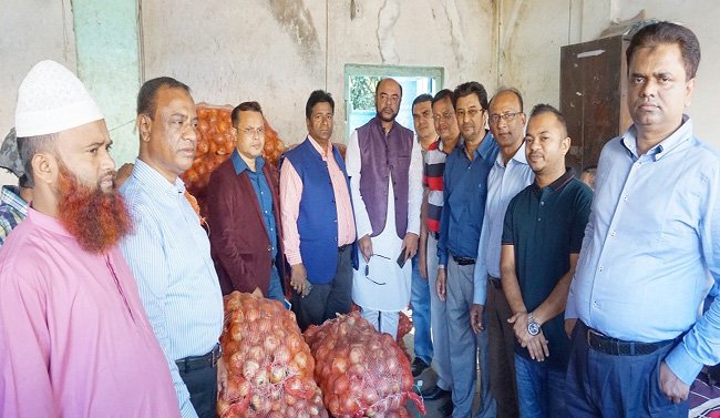 পণ্যমূল্য স্বাভাবিক রাখতে বাজার পরিদর্শনে সিলেট চেম্বার নেতৃবৃন্দ