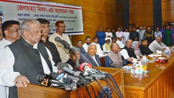 শেখ হাসিনা প্রাণের ঝুঁকি নিয়ে দল সংঘবদ্ধ করেছেন: আমু