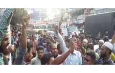 বিনা কারণে গাড়ির চালককে মারধর করলেন, এসআই আশরাফ ও এসআই মনির