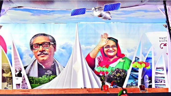 কী চমকের অপেক্ষা