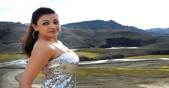 বিকিনিতে ভাইরাল কাজল