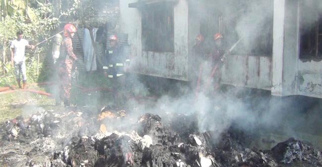 নরসিংদী হাসপাতালের গোডাউনে আগুন