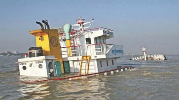 বুড়িগঙ্গায় বাল্কহেড ডুবে নিহত ৪