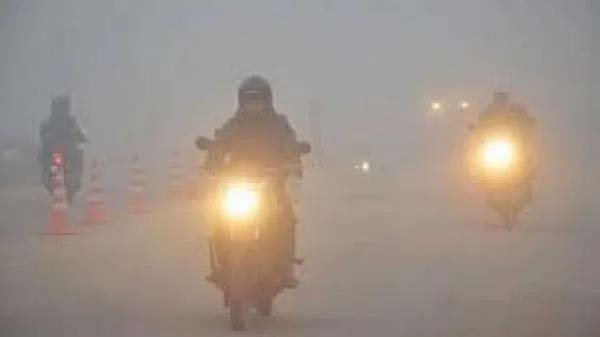 ফের শৈত্যপ্রবাহ শুরু, কুয়াশার চাদরে ঢাকল ঢাকা