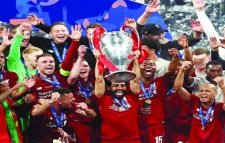 ফুটবলে বছরের আলোচিত ঘটনা