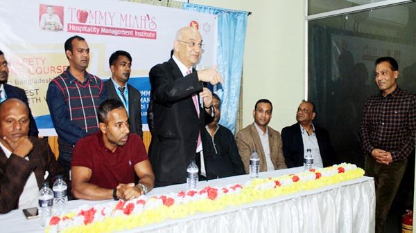 সিলেটে খাদ্য সুরক্ষা এবং স্বাস্থ্যবিধি কোর্সের উদ্বোধন করলেন ব্রিটিশ এমপি কেইথ ভাজ