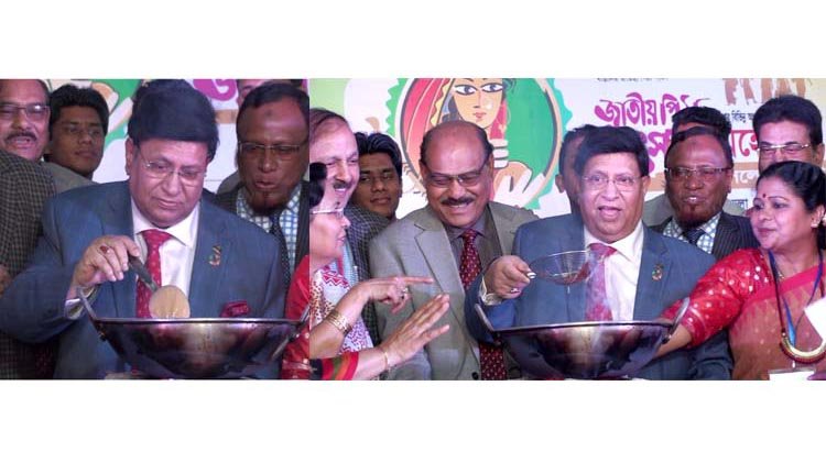 নিজ হাতে পিঠা বানিয়ে সিলেটে প্রথমবারের মতো জাতীয় পিঠা উৎসবের উদ্বোধন করলেন : পররাষ্ট্রমন্ত্রী