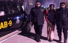 কাষ্টঘর থেকে ওয়ারেন্টভূক্ত পলাতক আসামীকে গ্র্রেফতার