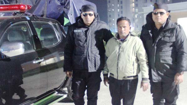 মোগলাবাজার থেকে পলাতক সন্ত্রাসী গ্রেফতার