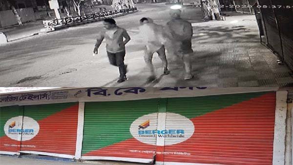 লন্ডনী রোডে ৪টি দোকানে দুঃসাহসিক চুরি