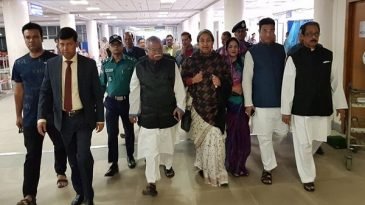 সংক্ষিপ্ত সফরে সিলেটে এসেছেন শিক্ষামন্ত্রী ডা. দিপু মনি