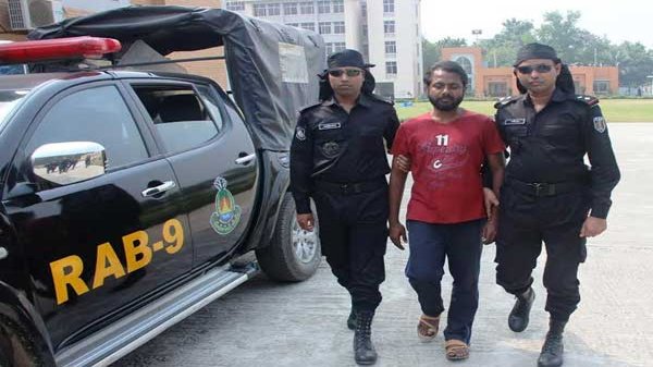 বন্দর বাজার থেকে পলাতক আসামী গ্রেফতার