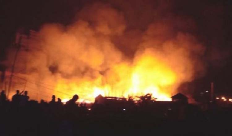 বনানীর টিঅ্যান্ডটি কলোনিতে অগ্নিকান্ড, পুড়ে গেছে শতাধিক ঘর