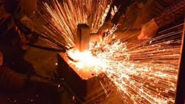 লোহা গলানোর সময় ৭ শ্রমিক আগুনে দগ্ধ