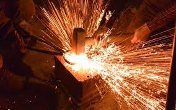 লোহা গলানোর সময় ৭ শ্রমিক আগুনে দগ্ধ