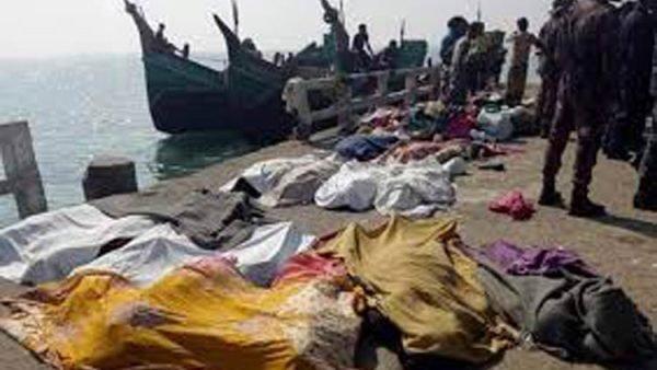 সেন্টমার্টিনে মালয়েশিয়াগামী ট্রলারডুবি