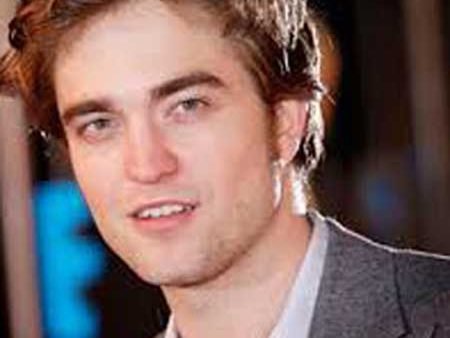 বিশ্বের সবচেয়ে সুদর্শন পুরুষ হলিউড অভিনেতা রবার্ট প্যাটিনসন