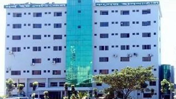 ধ্বসে পড়লো নর্থ ইস্ট মেডিকেলের ছাদ, ১৩ আহত