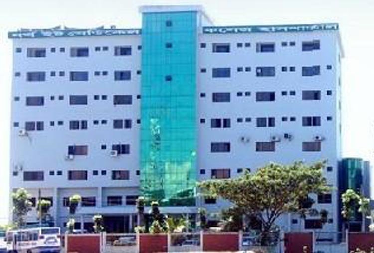 ধ্বসে পড়লো নর্থ ইস্ট মেডিকেলের ছাদ, ১৩ আহত