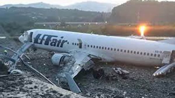 রাশিয়ায় শতাধিক আরোহী নিয়ে ছিটকে গেল বিমান