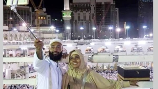 সৌদির কাবা শরিফে সেলফি তোলা নিষিদ্ধ