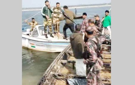 জকিগঞ্জে দুই জেলেকে ধরে নিয়ে গেল বিএসএফ