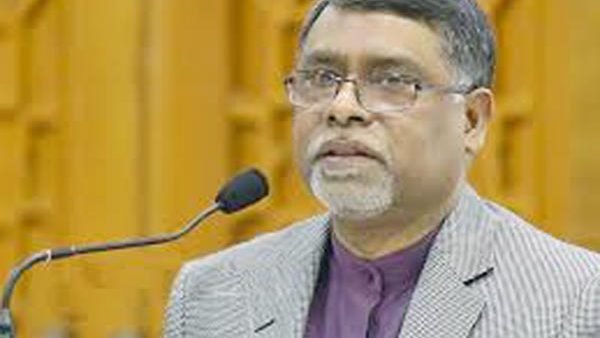 বিদেশ ফেরত সব যাত্রীদের কোয়ারান্টাইনে থাকা বাধ্যতামূলক বললেন স্বাস্থ্যমন্ত্রী