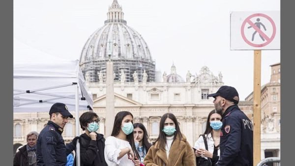 ইতালিতে করোনাভাইরাসের নিয়ন্ত্রণহীন তাণ্ডব