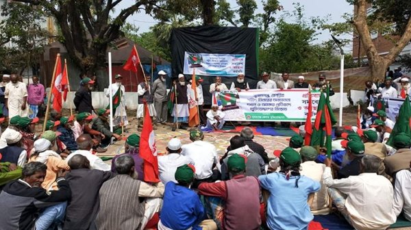 শহিদমিনারের পাশে মার্কেট নির্মাণ, বিক্ষুব্ধ সুনামগঞ্জ