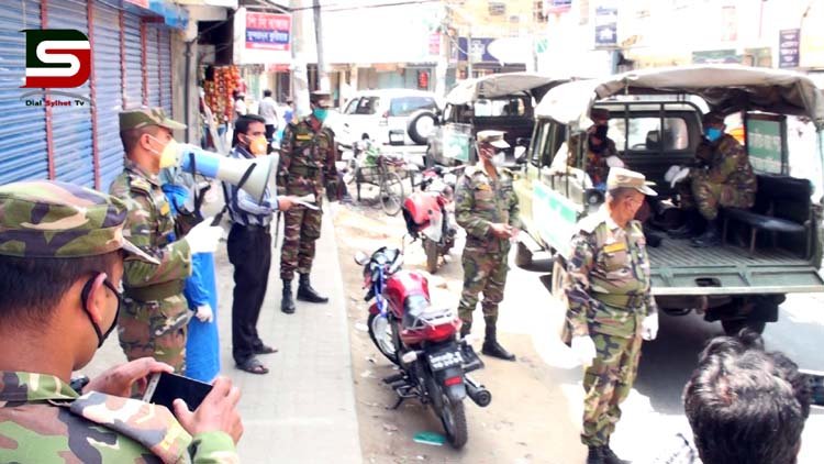 করোনা সতর্কতা ভ্রাম্যমান আদালত আইন ভঙ্গ করায় নগরীর বিভিন্নস্থানে জরিমানা