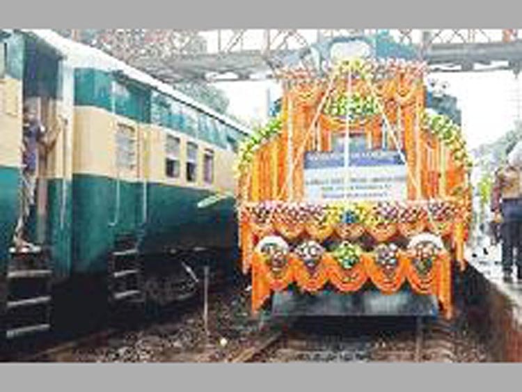 ১০টি ডিজেল ইঞ্জিন পেল বাংলাদেশ।