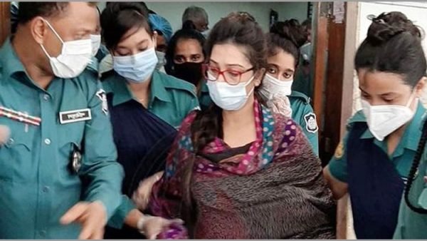 ৫ দিনের রিমান্ড শেষে আদালতে ডা. সাবরিনা।