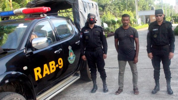 ওয়ারেন্টভুক্ত আসামীকে  গ্রেফতার করল র‍্যাব – ৯