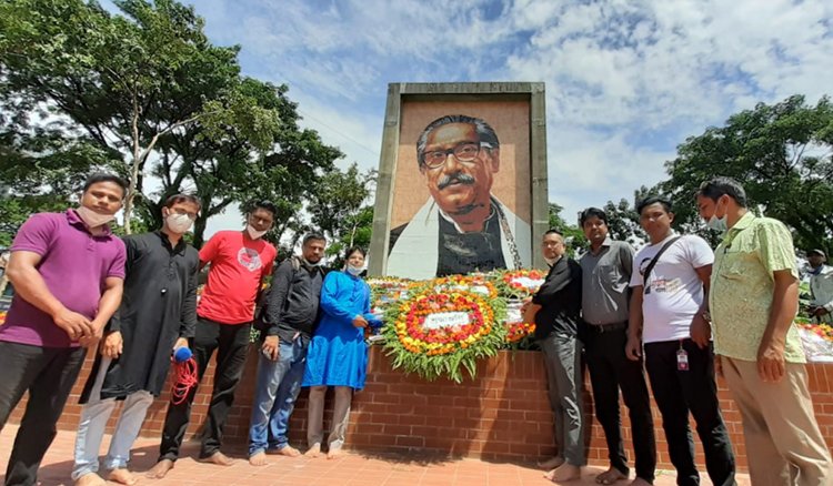 জাতীয় শোক দিবসে জেলা প্রেসক্লাবের শ্রদ্ধা নিবেদন
