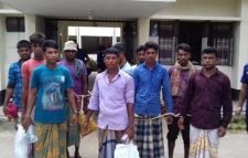 তাহিরপুরে অবৈধভাবে পাথর উত্তোলন, নৌকাসহ আটক ৯