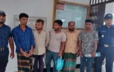 সুরমা নদীতে চাঁদাবাজিকালে ৪জন আটক