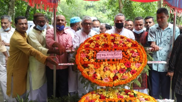 এম. সাইফুর রহমানের ১১ তম মৃত্যুবার্ষিকীতে মৌলভীবাজারে  করব জিয়ারতে মেয়র আরিফুল সহ বিএনপি নেতৃবৃন্দ