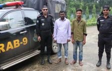 শাহপরান থেকে ভারতীয় বিস্কুটসহ দুই ব্যক্তিকে আটক করেছে র‍্যাব