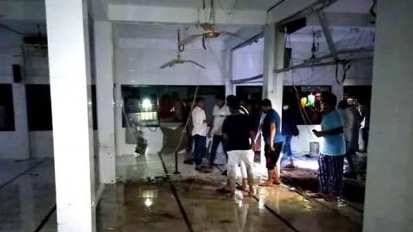 মসজিদে বিস্ফোরণে মৃত্যু বেড়ে ৩৪