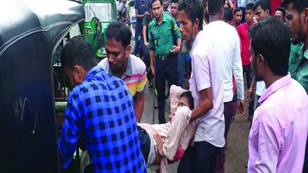 লালদিঘীরপাড়ে ‘চাঁদা না দেওয়ায়’ ব্যবসায়ীকে ছুরিকাঘাত