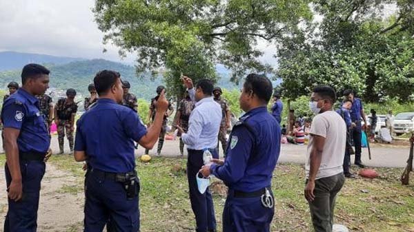 জাফলংয়ে বালু উত্তোলনের দায়ে ১ লাখ টাকা জরিমানা